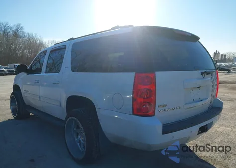 2011 GMC Yukon Xl 1500 Slt z USA, uszkodzony, nr VIN 1GKS2KE3XBR150282